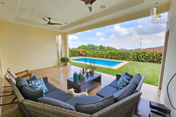 Casa Moderna en Condominio de Santo Domingo - LL