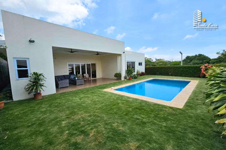 Casa Moderna en Condominio de Santo Domingo - LL