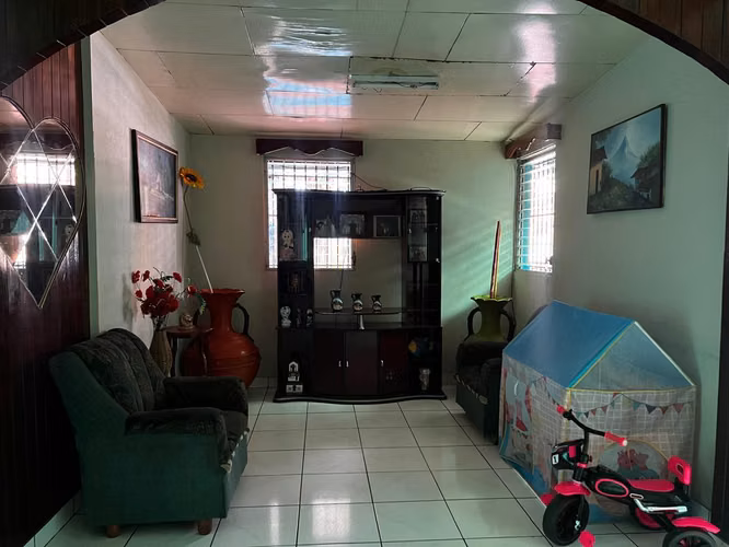 Venta de casa en Los Arcos, Linda Vista Managua Nicaragua