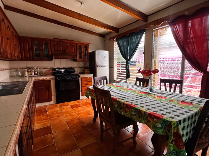Venta de casa en Los Arcos, Linda Vista Managua Nicaragua