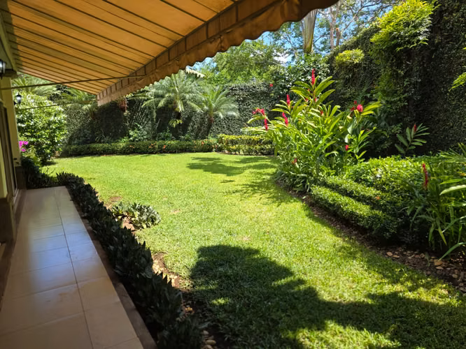 FH. Lujosa casa en venta en Condominio Monte Carlos, Santo Domingo