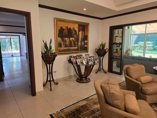 FH. Lujosa casa en venta en Condominio Monte Carlos, Santo Domingo
