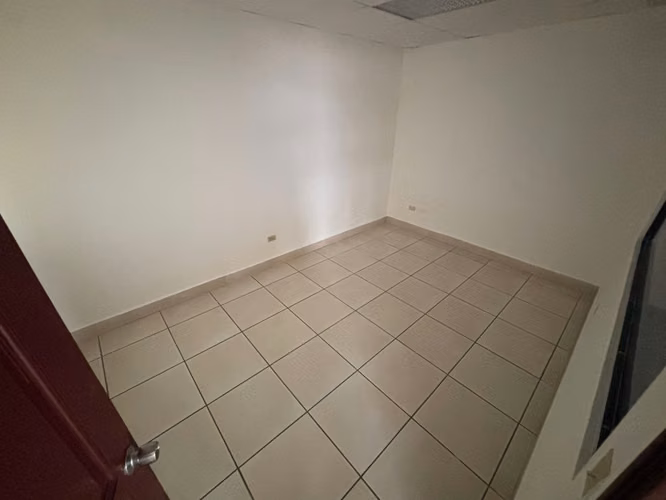 Alquiler de local para oficinas varias en Villa Fontana - Imagen 4