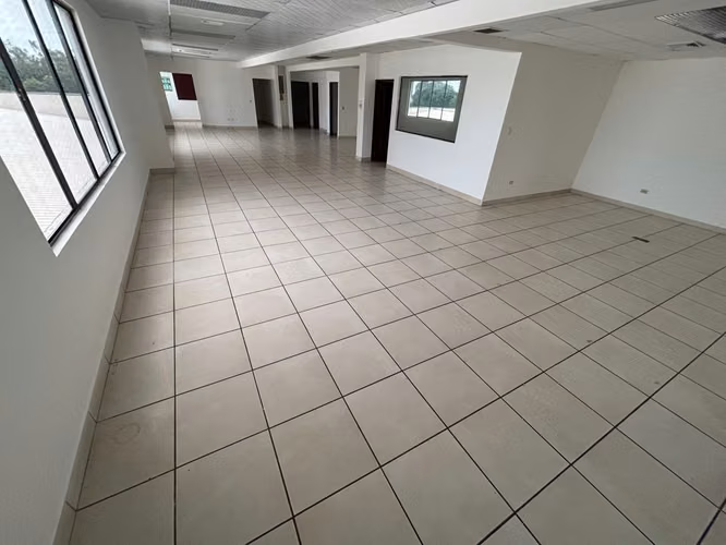 Alquiler de local para oficinas varias en Villa Fontana - Imagen 3