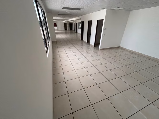 Alquiler de local para oficinas varias en Villa Fontana - Imagen 8