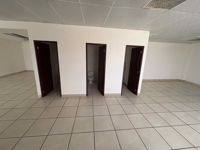 Alquiler de local para oficinas varias en Villa Fontana - Imagen 12