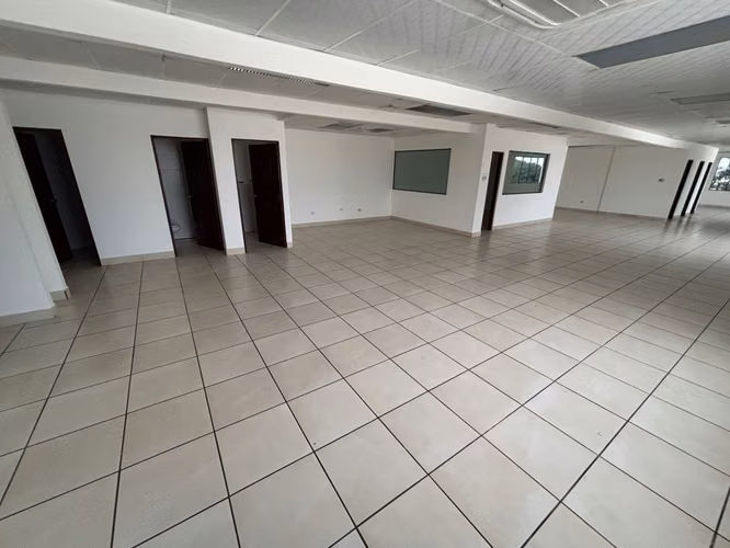 Alquiler de local para oficinas varias en Villa Fontana - Imagen 6