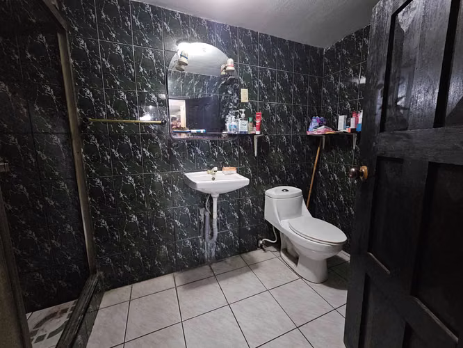  Casa amplia con potencial comercial, Managua - AM