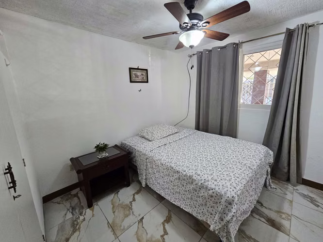  Casa renovada en Residencial Las Mercedes, Managua - AM