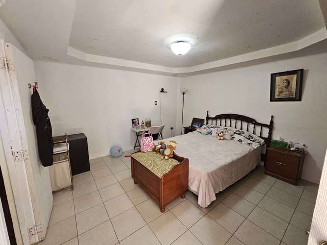  Casa renovada en Residencial Las Mercedes, Managua - AM