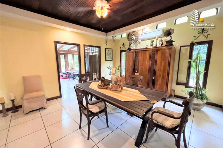  Preciosa Casa en Venta en Santo Domingo - LL