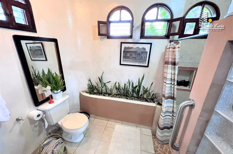  Preciosa Casa en Venta en Santo Domingo - LL