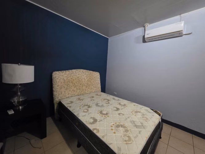 FH- Casa en venta con piscina en Villa Roma