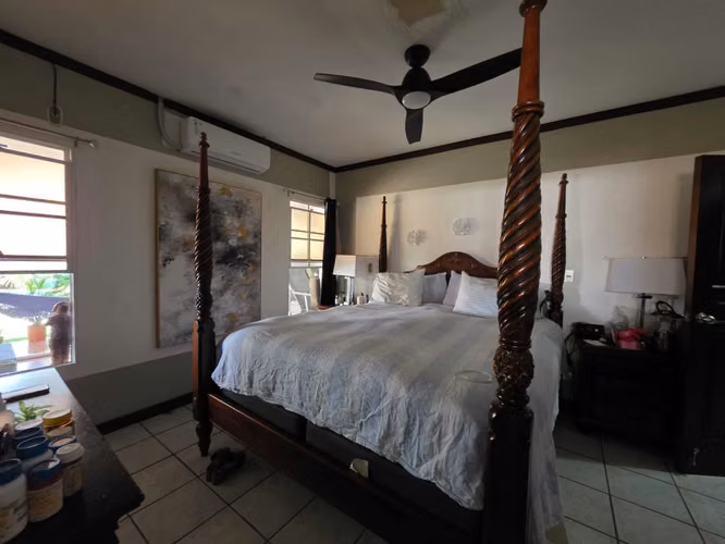FH- Casa en venta con piscina en Villa Roma