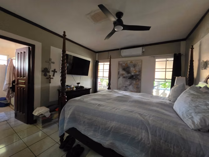 FH- Casa en venta con piscina en Villa Roma