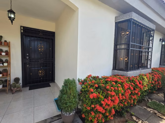 FH-Casa en venta en Santo Domingo