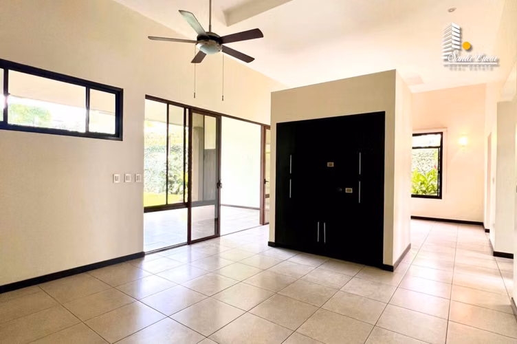 Preciosa Casa en Excelente Zona de Carretera Sur - AC