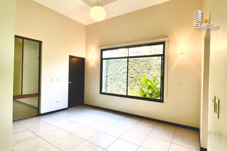 Preciosa Casa en Excelente Zona de Carretera Sur - AC
