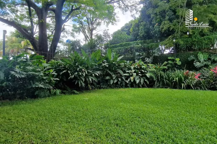 Preciosa Casa en Excelente Zona de Carretera Sur - AC