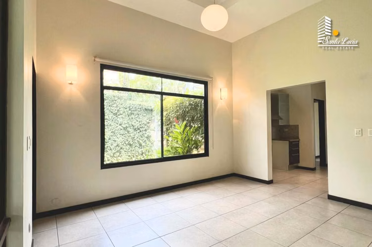 Preciosa Casa en Excelente Zona de Carretera Sur - AC