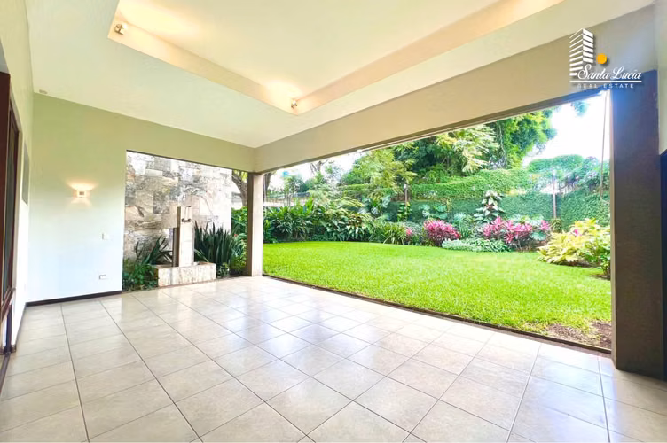 Preciosa Casa en Excelente Zona de Carretera Sur - AC