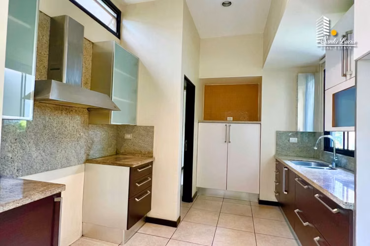 Preciosa Casa en Excelente Zona de Carretera Sur - AC