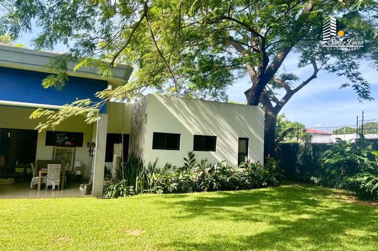 Preciosa Casa en Excelente Zona de Carretera Sur - AC
