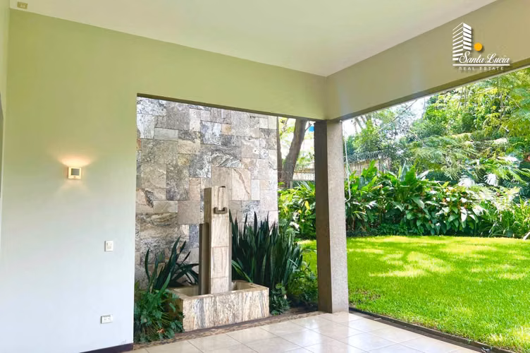 Preciosa Casa en Excelente Zona de Carretera Sur - AC