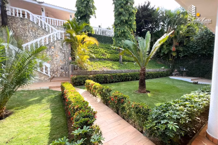 Venta de Hermosa Casa en Santo Domingo - AC