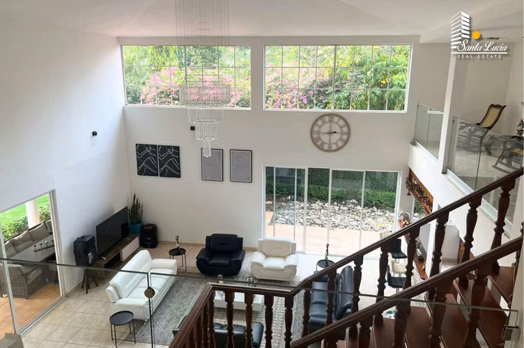 Venta de Hermosa Casa en Santo Domingo - AC