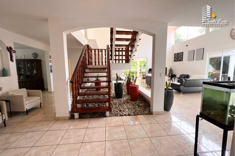 Venta de Hermosa Casa en Santo Domingo - AC