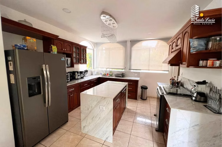 Venta de Hermosa Casa en Santo Domingo - AC