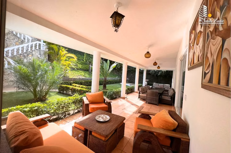 Venta de Hermosa Casa en Santo Domingo - AC