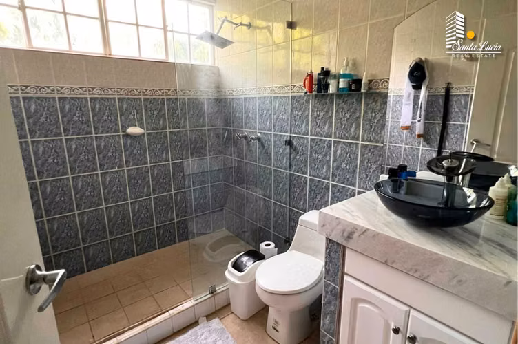Venta de Hermosa Casa en Santo Domingo - AC