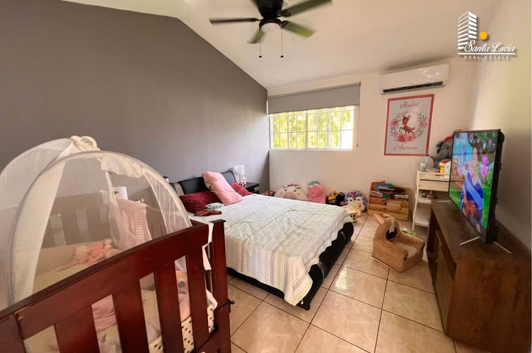 Venta de Hermosa Casa en Santo Domingo - AC