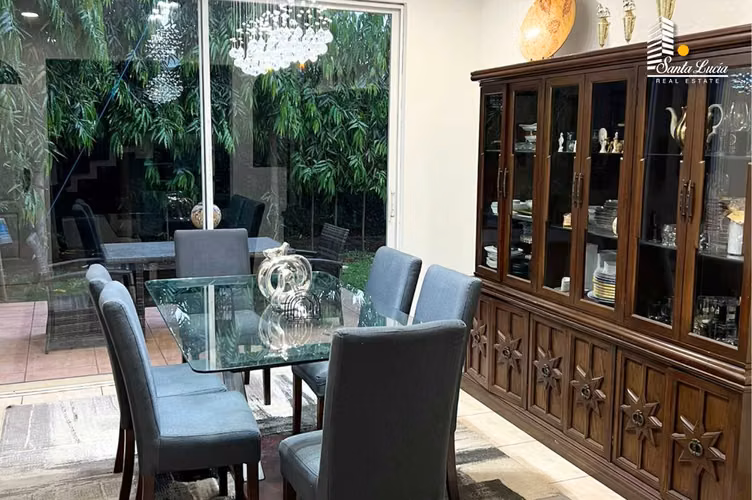 Venta de Hermosa Casa en Santo Domingo - AC