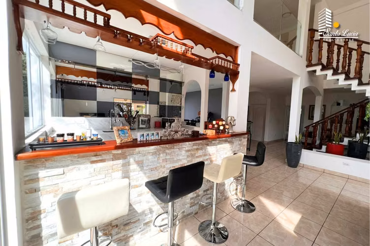 Venta de Hermosa Casa en Santo Domingo - AC