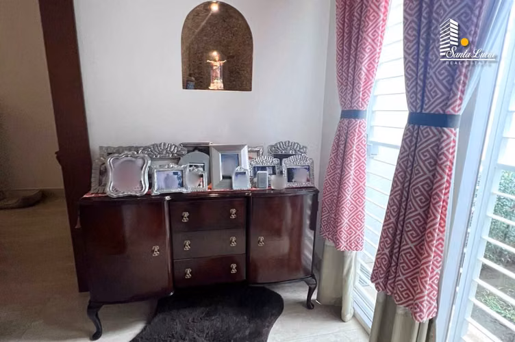 Venta de Impresionante Casa en Condominio de Santo Domingo – AC