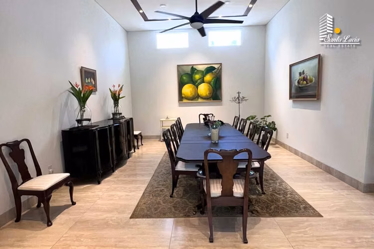 Venta de Impresionante Casa en Condominio de Santo Domingo – AC