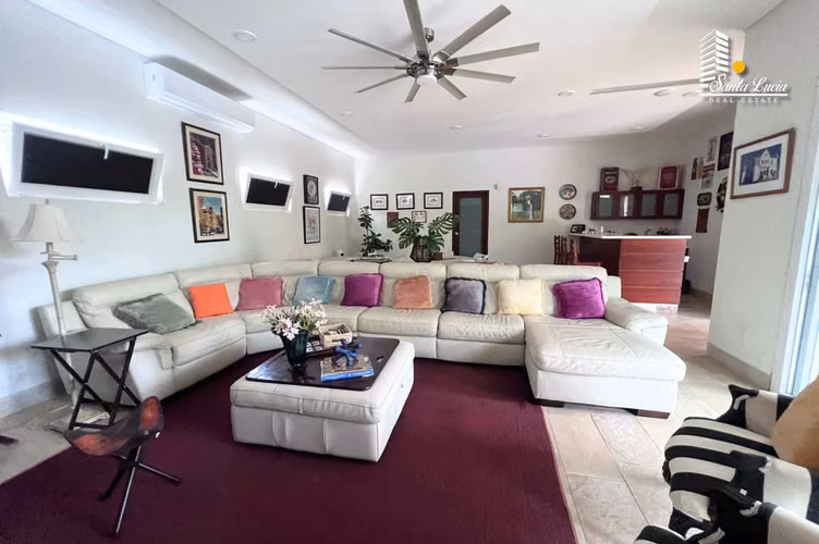 Venta de Impresionante Casa en Condominio de Santo Domingo – AC