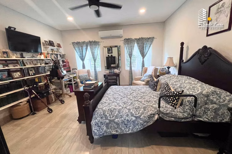 Venta de Impresionante Casa en Condominio de Santo Domingo – AC