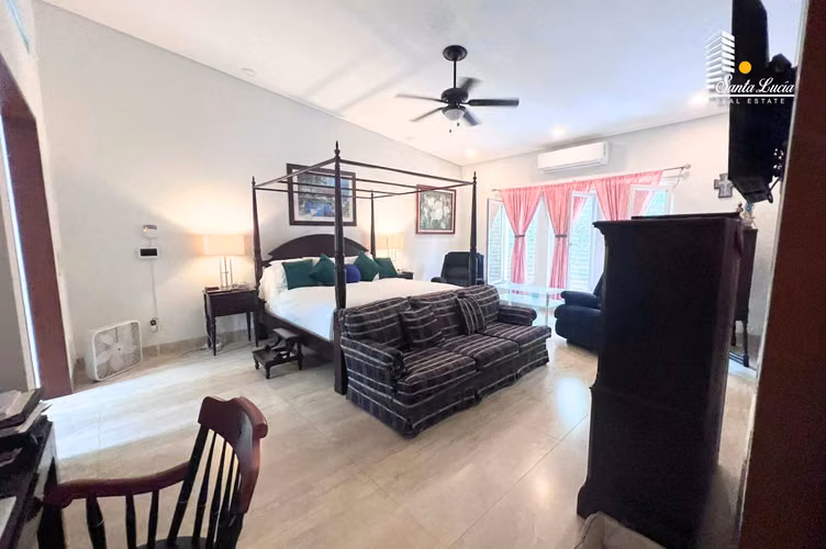Venta de Impresionante Casa en Condominio de Santo Domingo – AC