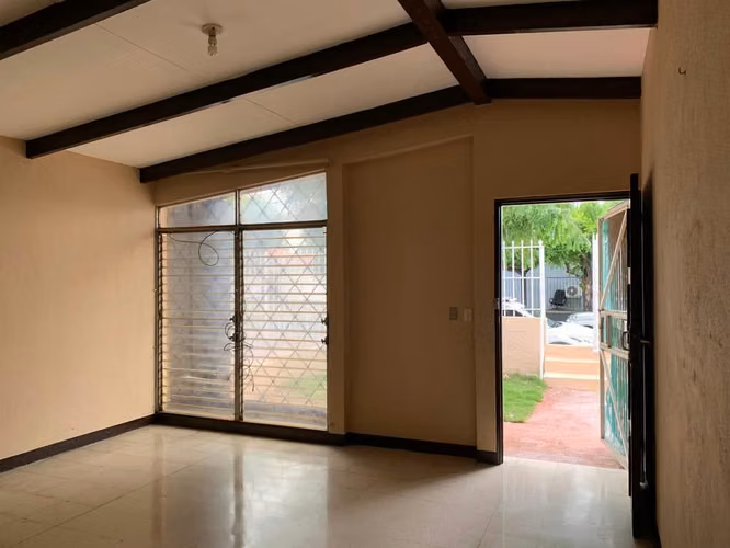 LOS ROBLES / U$120,000