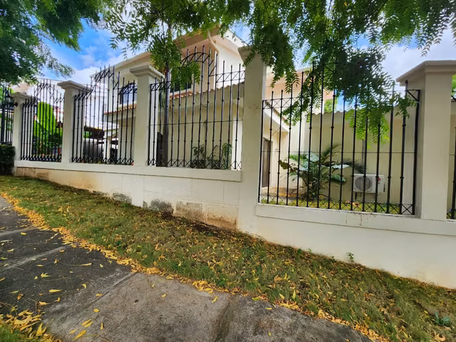 FH-Casa en Venta en Residencial Notredame(VENDIDO)