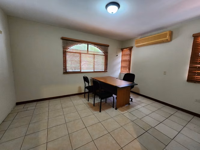 FH-Casa en Venta en Residencial Notredame(VENDIDO)