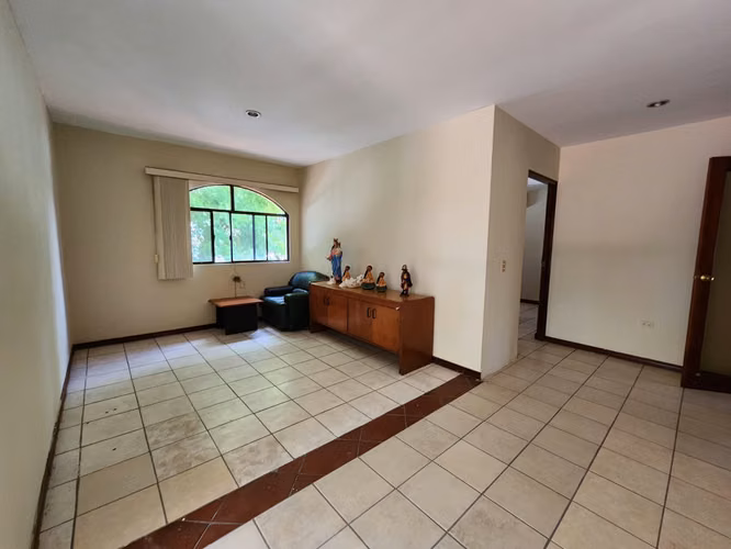 FH-Casa en Venta en Residencial Notredame(VENDIDO)