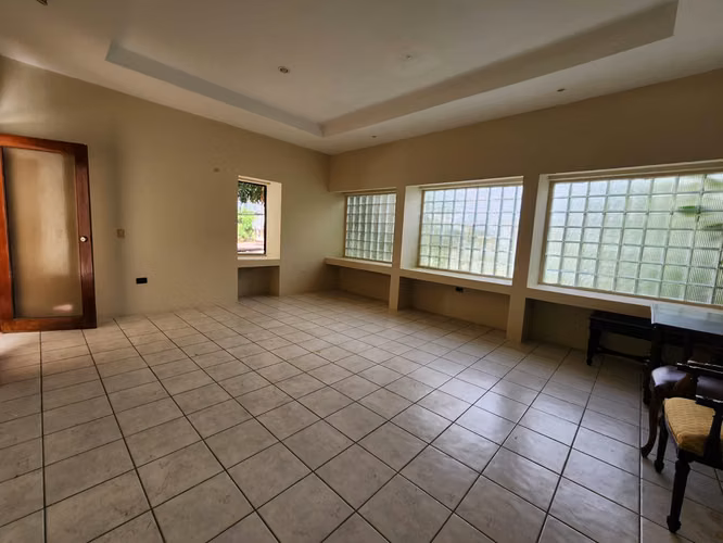 FH-Casa en Venta en Residencial Notredame(VENDIDO)