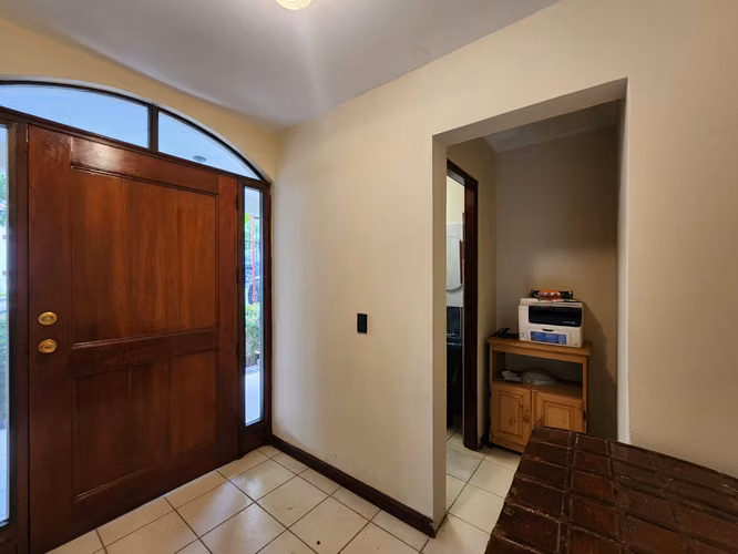 FH-Casa en Venta en Residencial Notredame(VENDIDO)