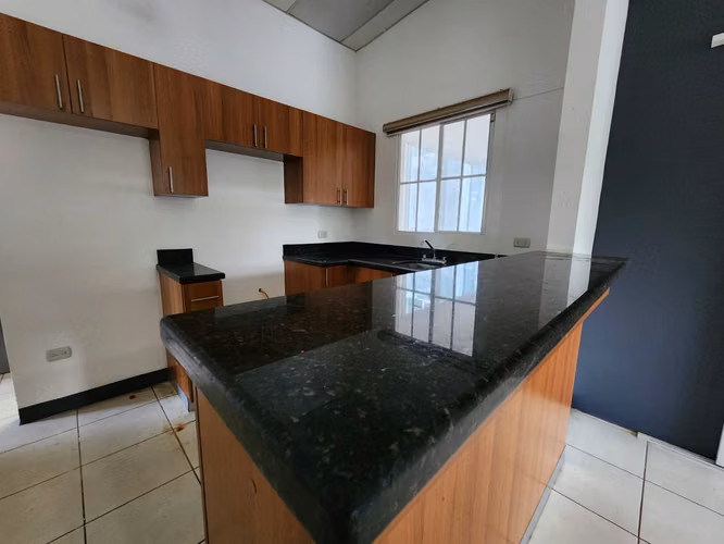 FH-Casa en Venta – Residencial Versalles, Km 13 Carretera a Masaya