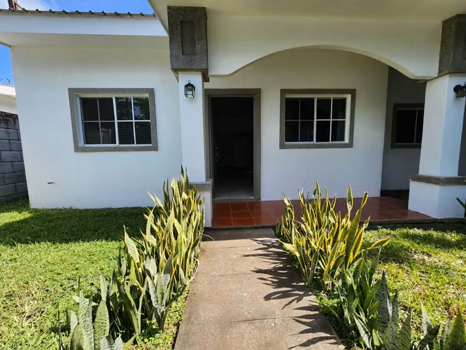 FH-Casa en Venta – Residencial Versalles, Km 13 Carretera a Masaya